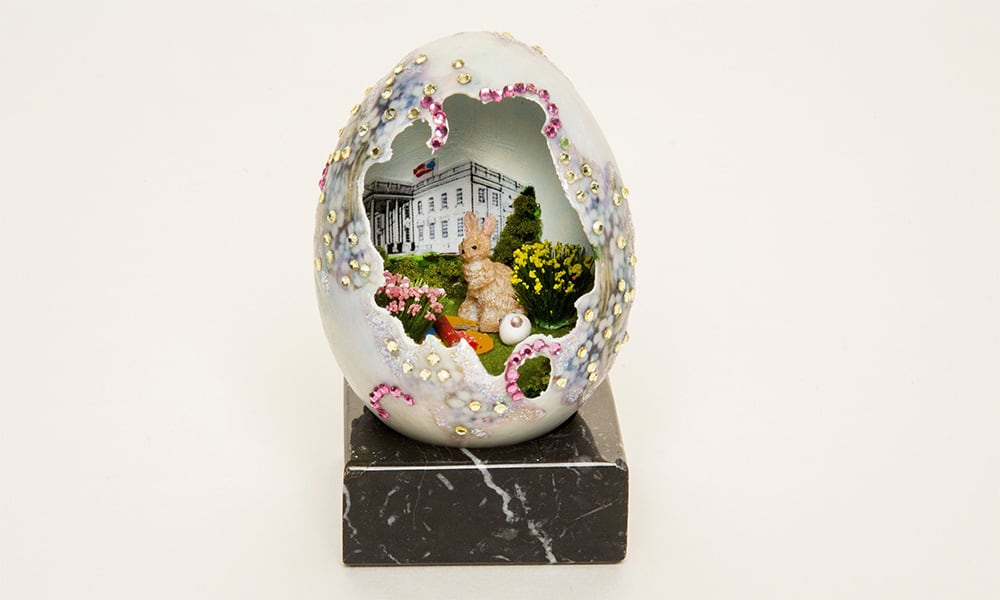 1989 Commemorative Egg
