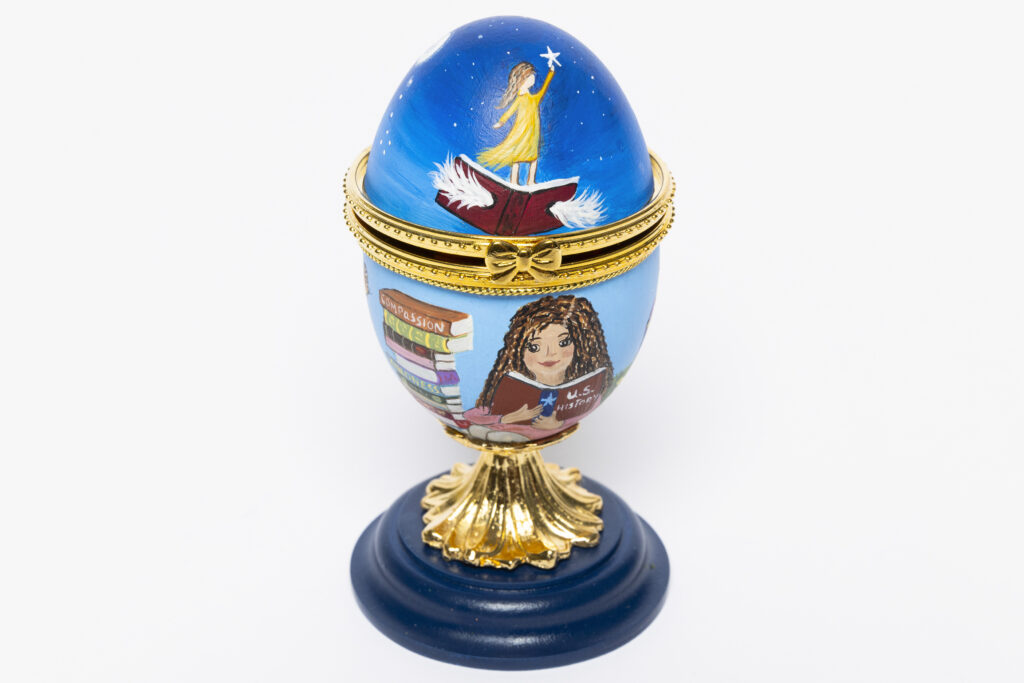 46th Annual First Lady's Commemorative Egg front view closed
