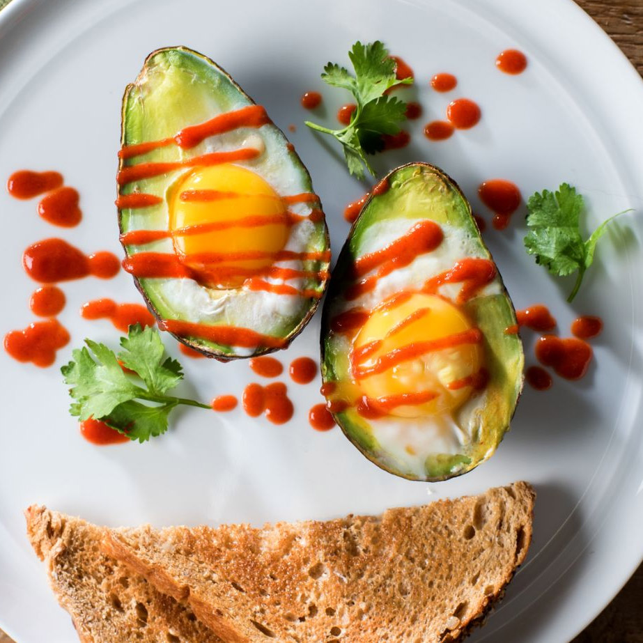 Spicy Sriracha Baked Avocado Eggs